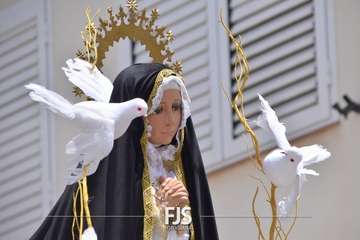 La Viña procesiona a su patrona en la despedida de sus fiestas patronales/Francisco Javier Santana y TA.